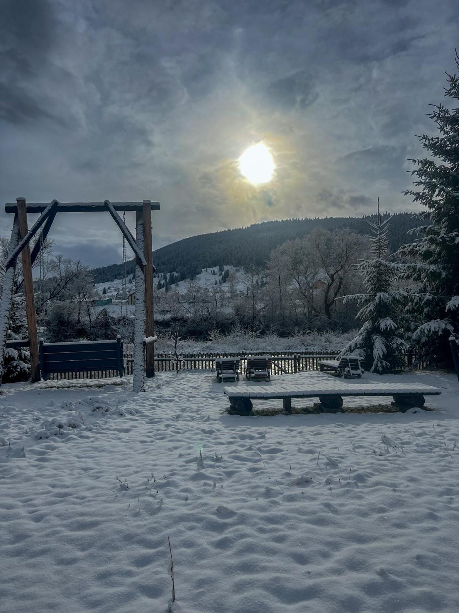 Котедж Шум Черемоша На Березі Річки Verkhovyna Esterno foto
